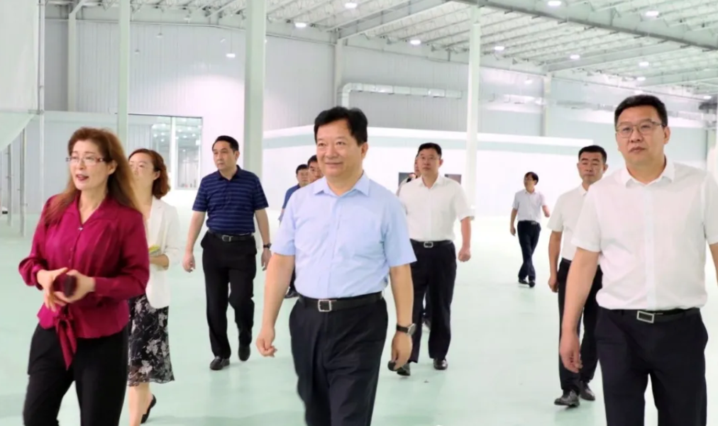 济南市委常委、副市长郑德雁一行莅临格林堡视察工作