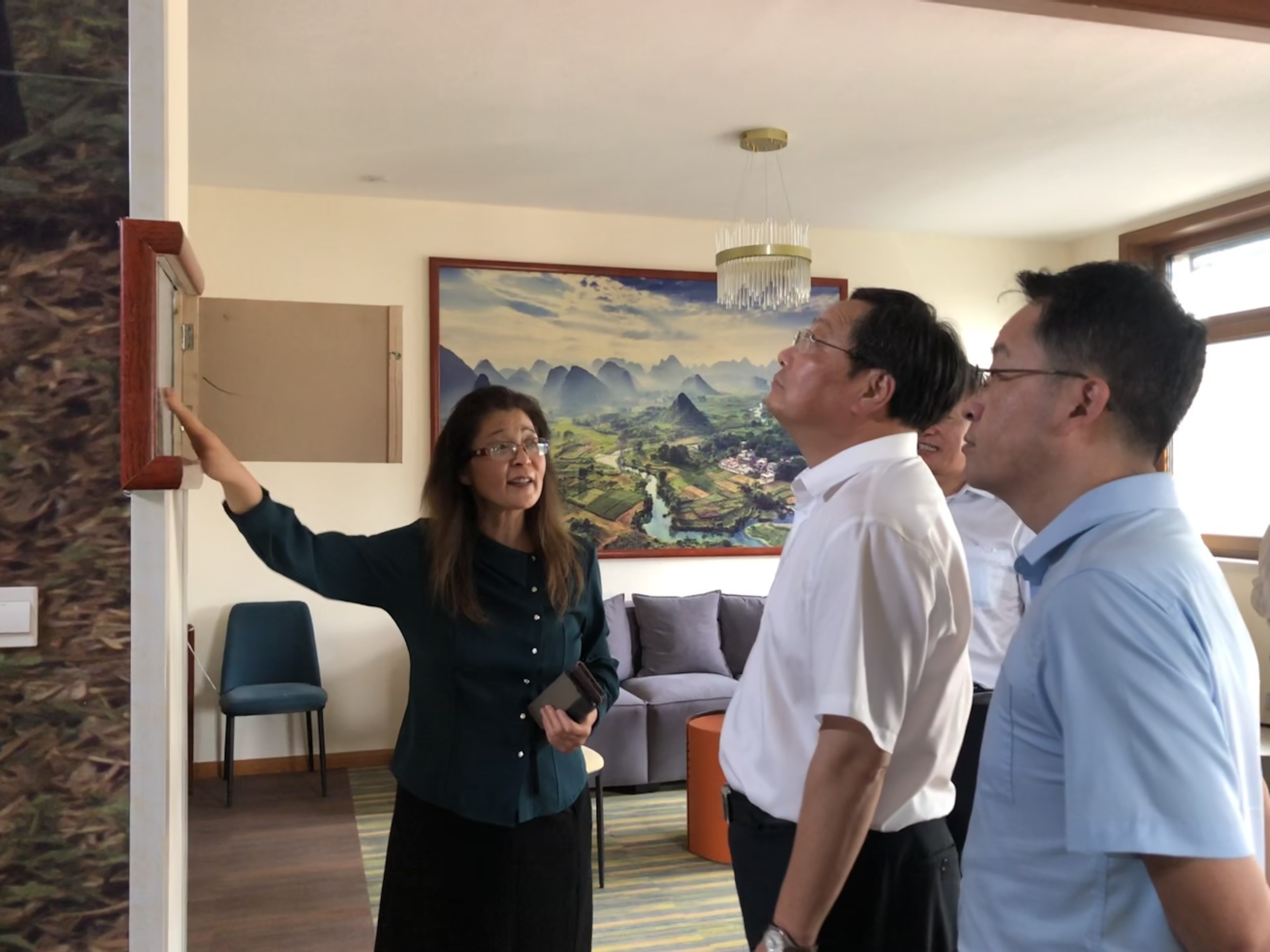 烟台国丰投资控股集团有限公司党委书记、董事长荣锋一行至格林堡参观考察